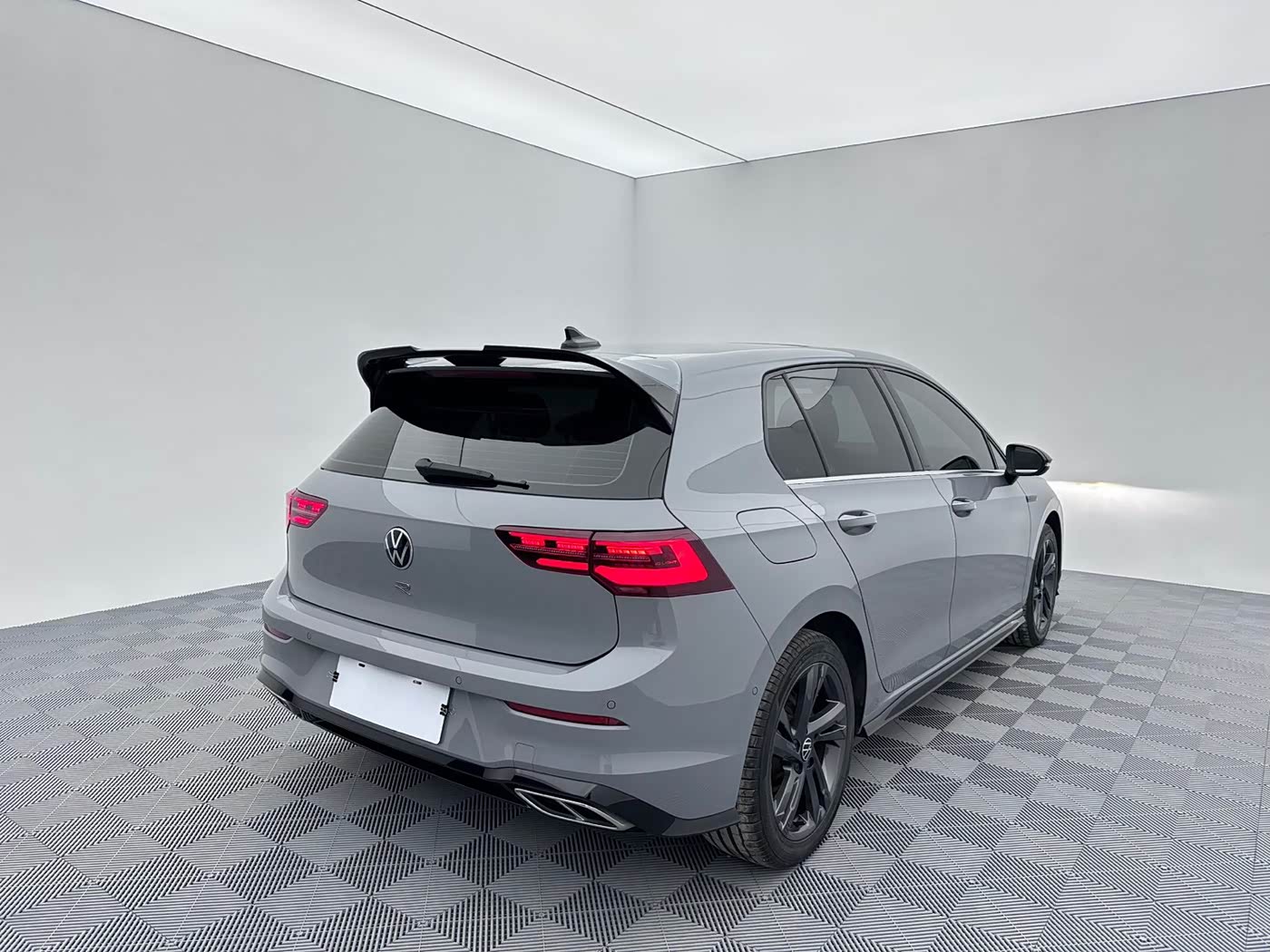 Volkswagen Golf 1.4 л 2023 г. Серебристо-серый, пробег 38000 км