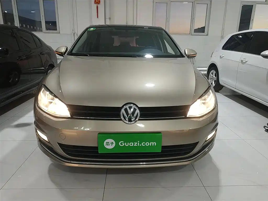 VOLKSWAGEN GOLF
