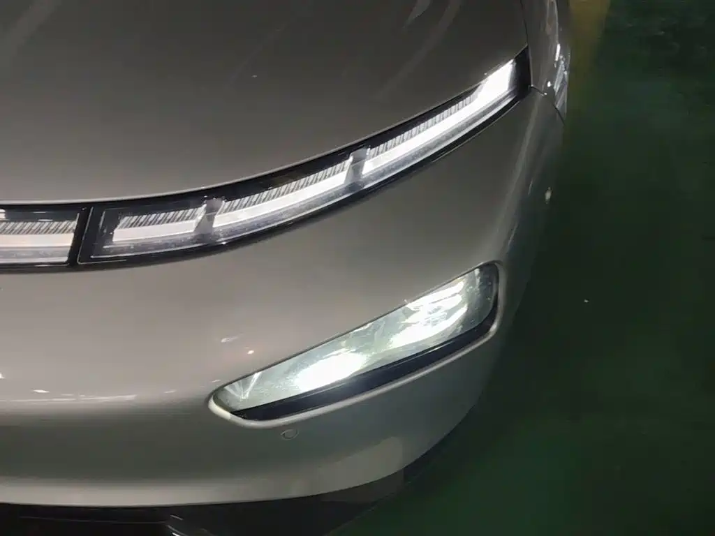 XPeng P7 — миниатюра 24