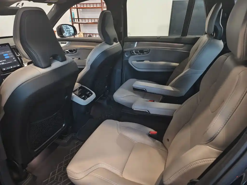 Volvo XC90 — миниатюра 5