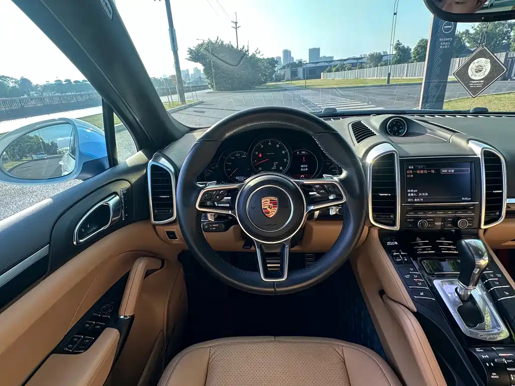 Porsche Cayenne — миниатюра 8