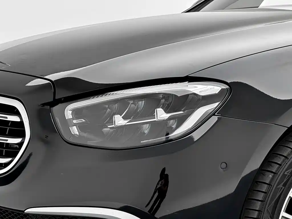 Mercedes-Benz E-Class 2023 — фото 10