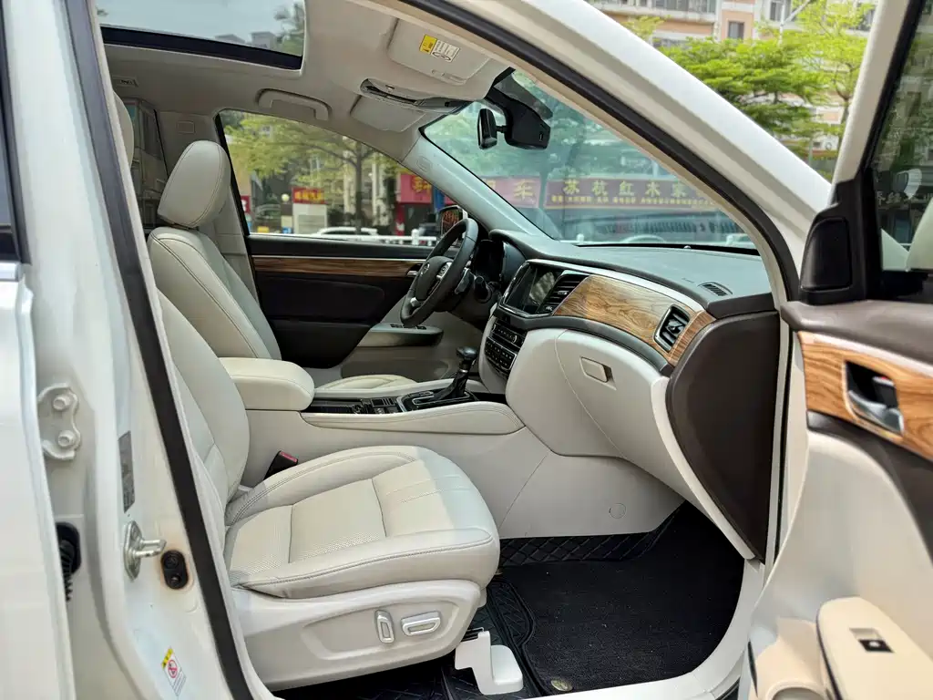 GAC GS8 2017 320T Luxury Smart Connect ( мест)