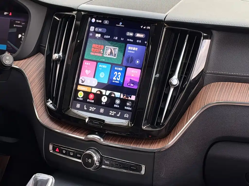 Volvo XC60 2022 — фото 10