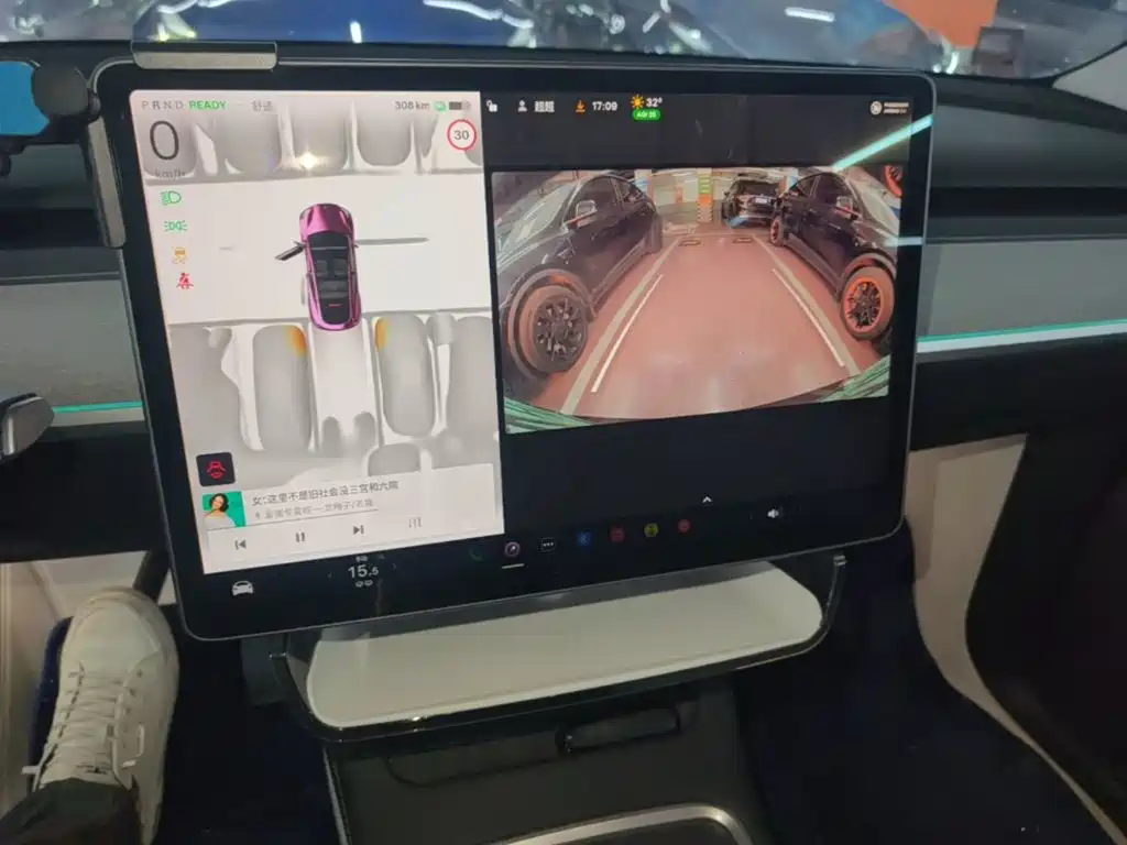 Tesla Model Y — миниатюра 13