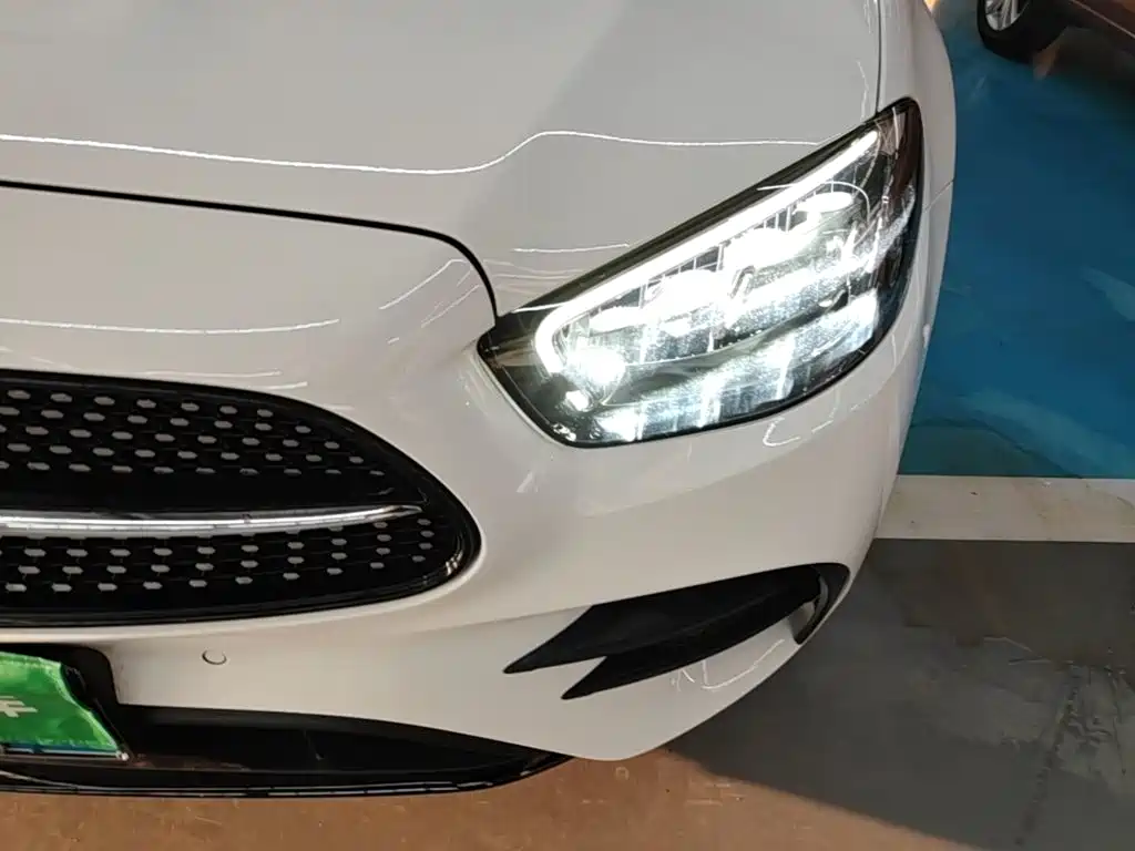 Mercedes-Benz E-Class (Import) — миниатюра 24