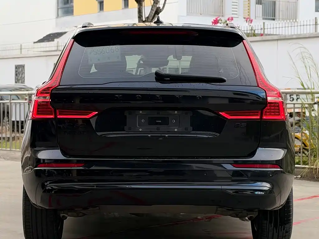 Volvo XC60 2022 — фото 5