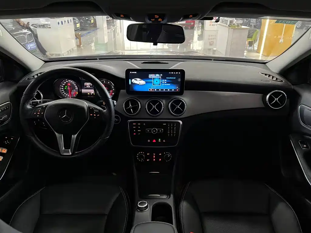 Mercedes-Benz GLA — миниатюра 10