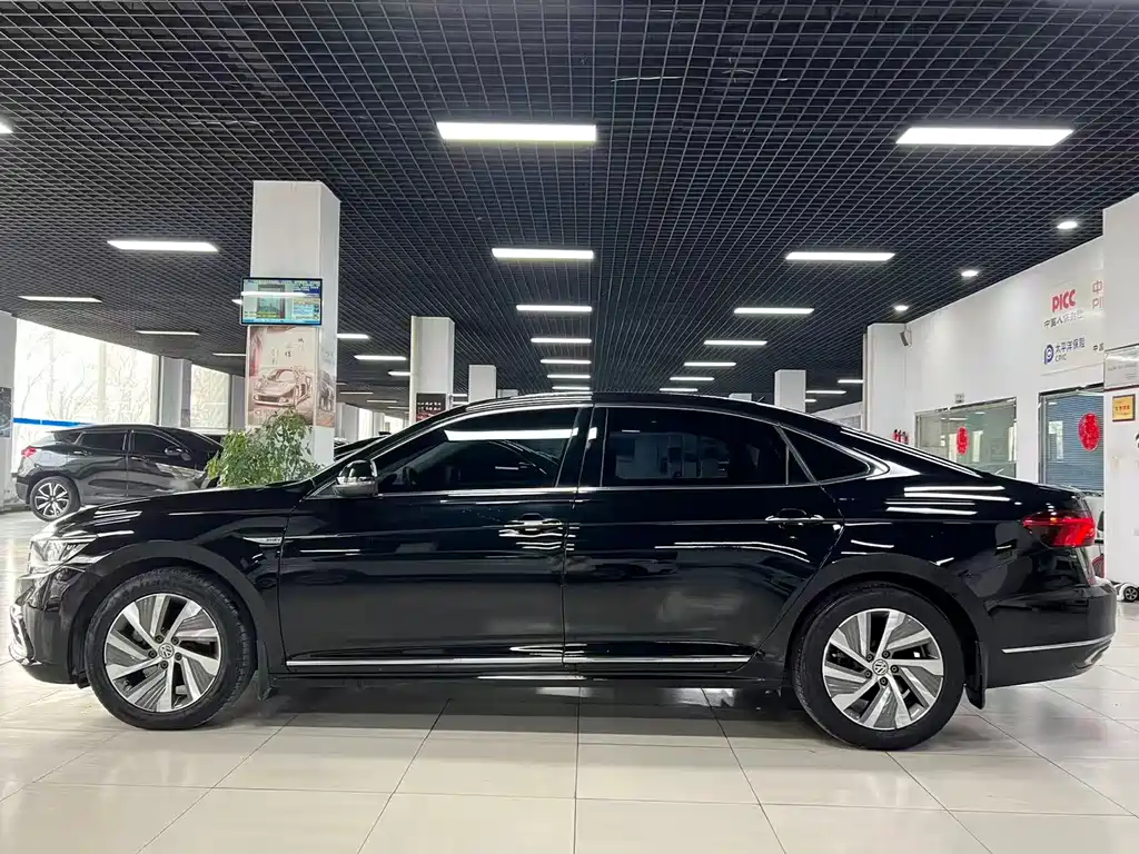 VOLKSWAGEN PASSAT NEW ENERGY