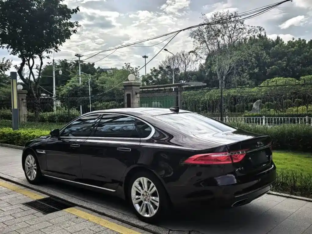 Jaguar XFL — миниатюра 4