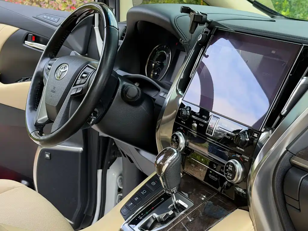 Toyota Alphard — миниатюра 14