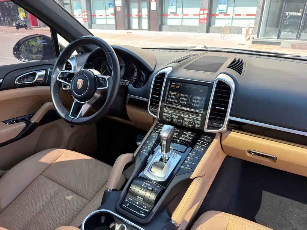 Porsche Cayenne Hybrid — миниатюра 12