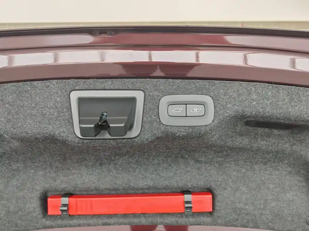 Volvo S90 PHEV — миниатюра 24