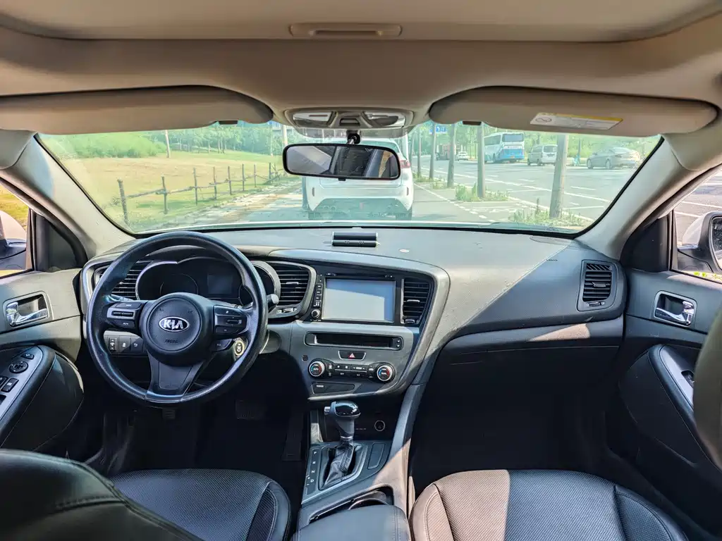 Kia K5 2014 2.0L AT GLS