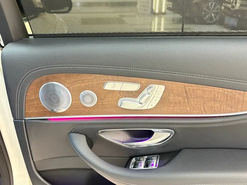 Mercedes-Benz E-Class — миниатюра 13