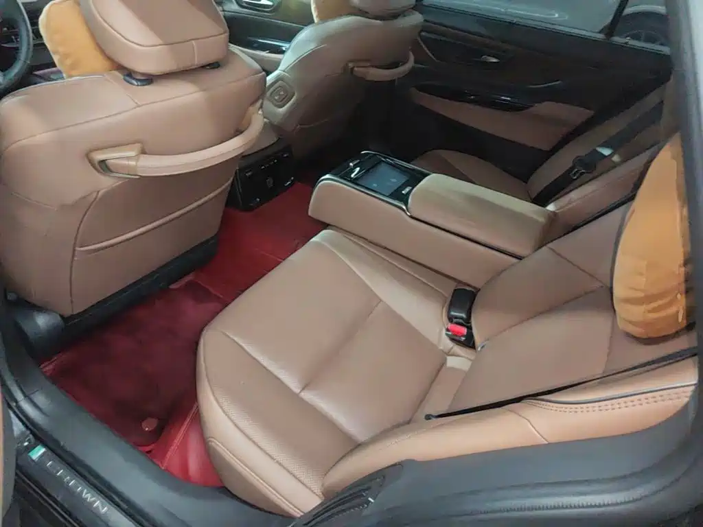 Toyota Crown (Import) — миниатюра 17