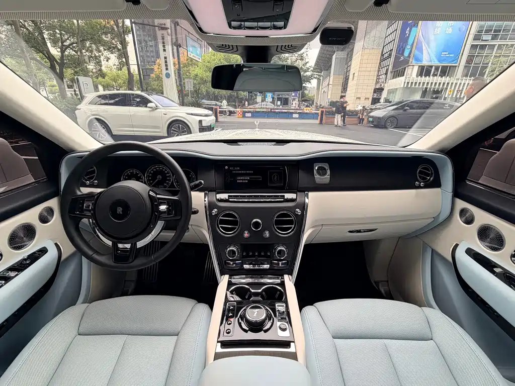 Rolls-Royce Cullinan — миниатюра 5