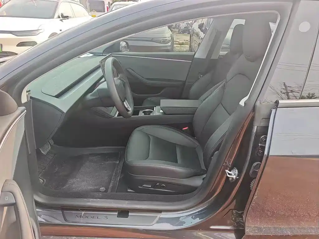 Tesla Model 3 — миниатюра 5