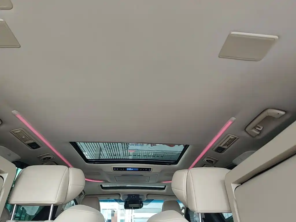 Toyota Vellfire — миниатюра 18