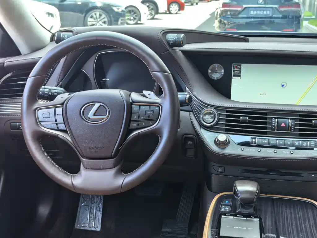Lexus LS — миниатюра 10