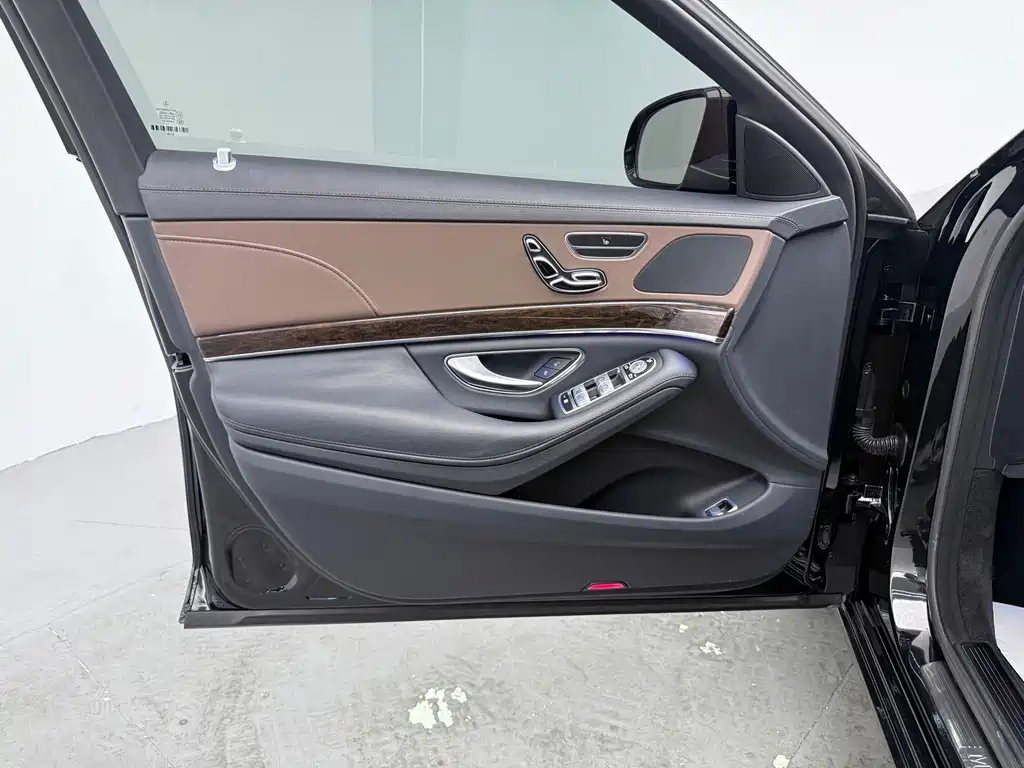 Mercedes-Benz S-Class — миниатюра 7
