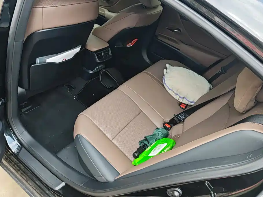 Lexus ES — миниатюра 11