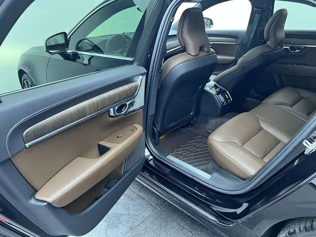 Volvo S90 2024 B5 Luxury