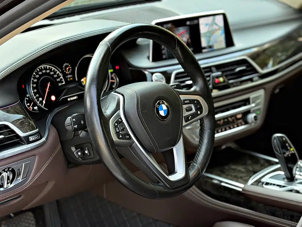 BMW 7 Series — миниатюра 4