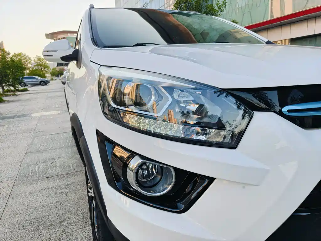 BAIC New Energy EX — миниатюра 9
