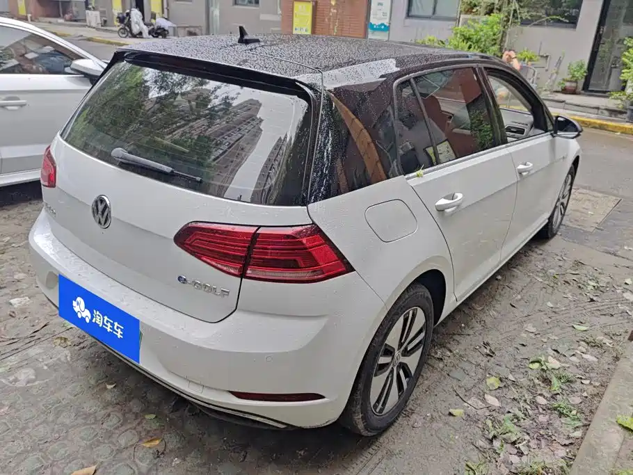 Volkswagen Golf EV — миниатюра 3