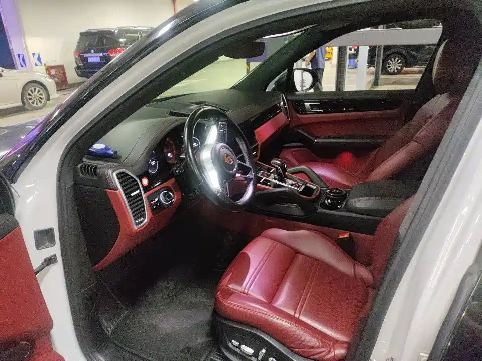 Porsche Cayenne — миниатюра 6