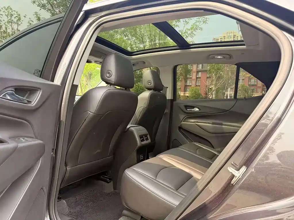 Chevrolet Equinox — миниатюра 15