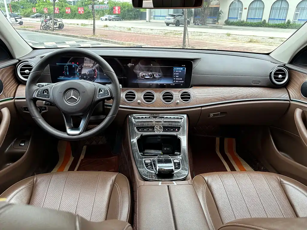 Mercedes-Benz E-Class — миниатюра 9