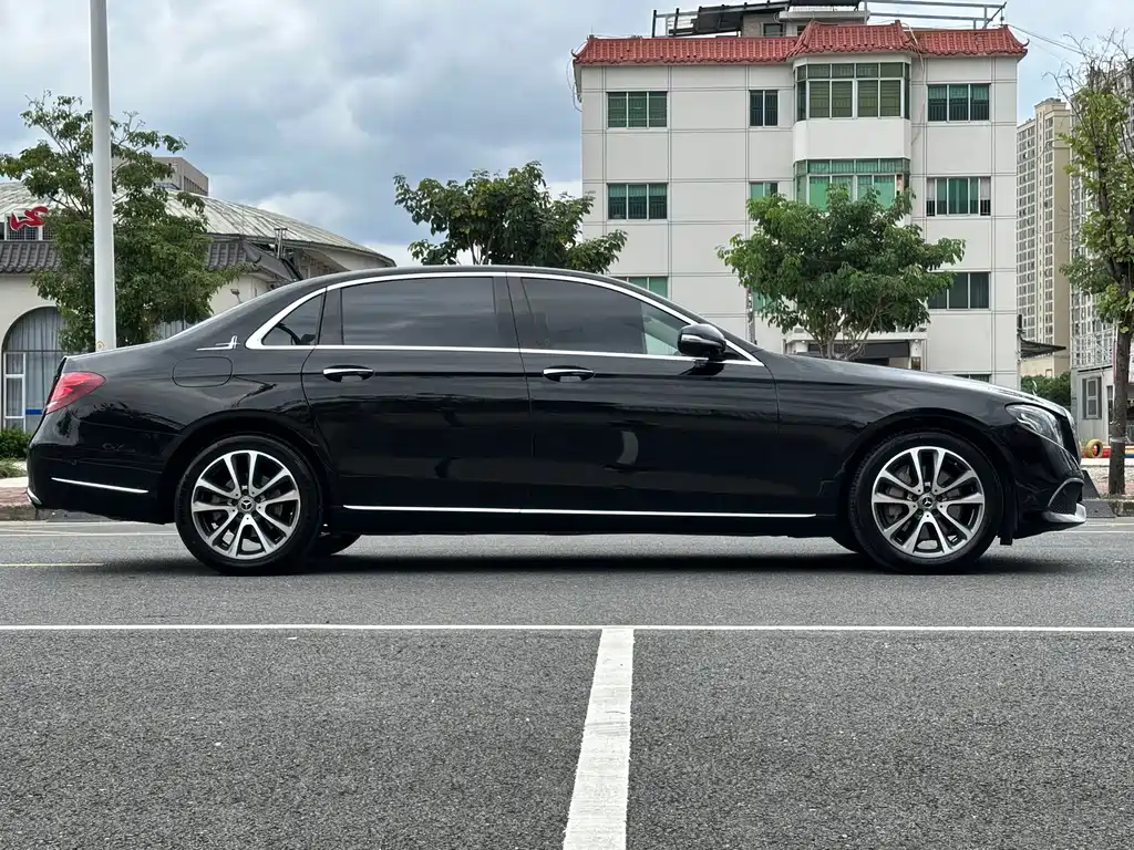 Mercedes-Benz E-Class — миниатюра 15