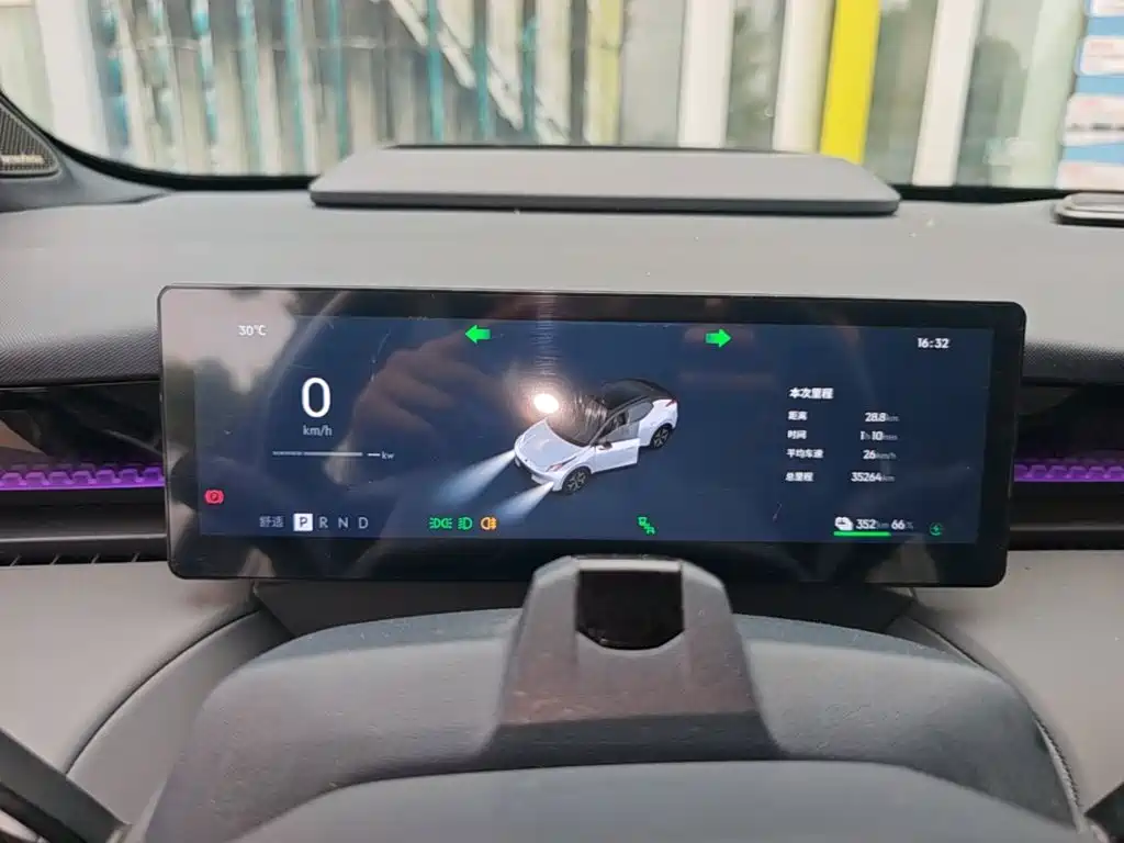 Lynk & Co Z20 — миниатюра 12