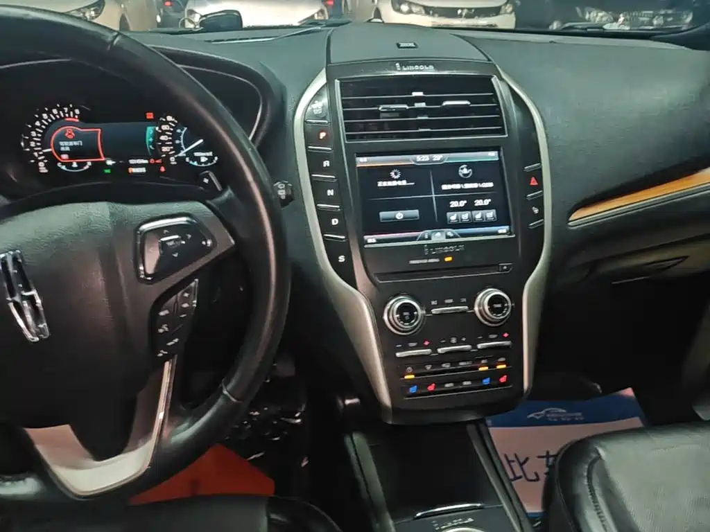 Lincoln MKC — миниатюра 14