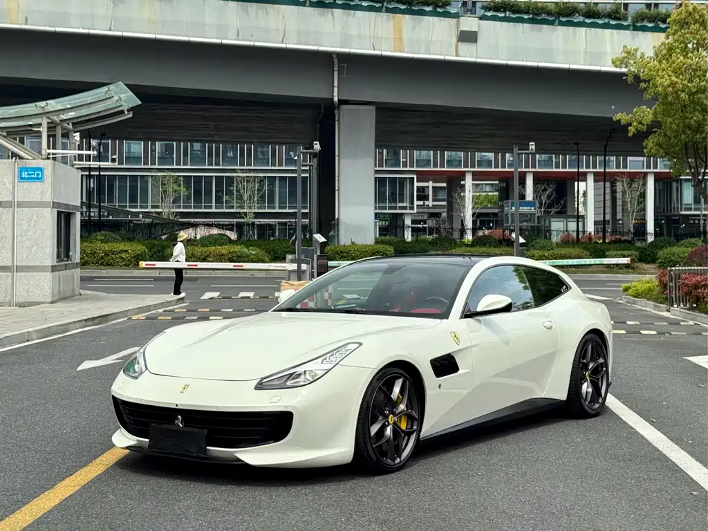 Ferrari GTC4Lusso 2016 6.3L V12