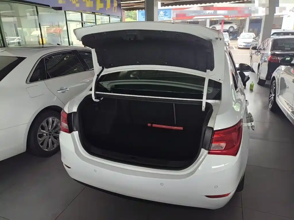 Buick Excelle — миниатюра 19