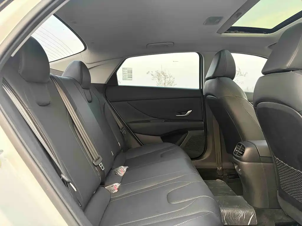 Hyundai Elantra — миниатюра 5