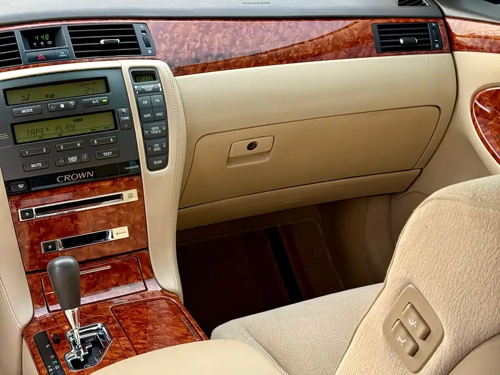 Toyota Crown — миниатюра 9