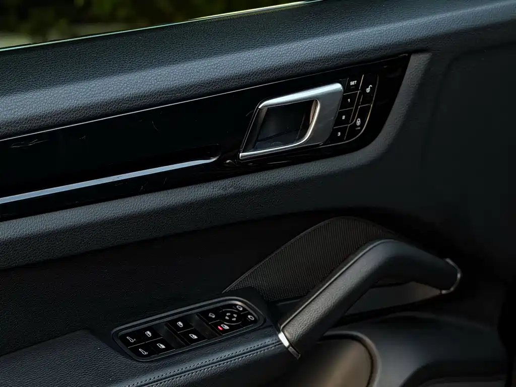 Porsche Cayenne — миниатюра 19
