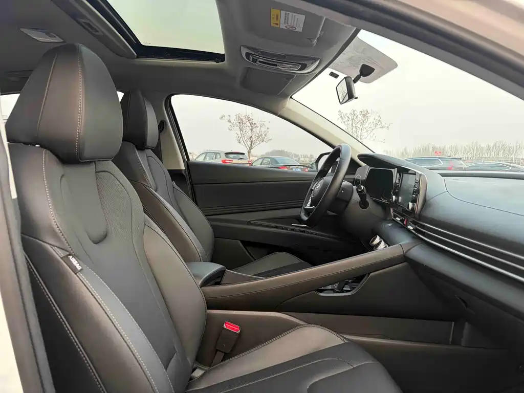 Hyundai Elantra — миниатюра 6