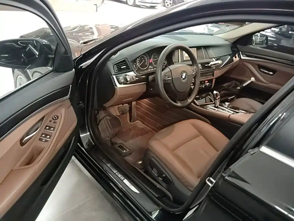 BMW 5 Series — миниатюра 16