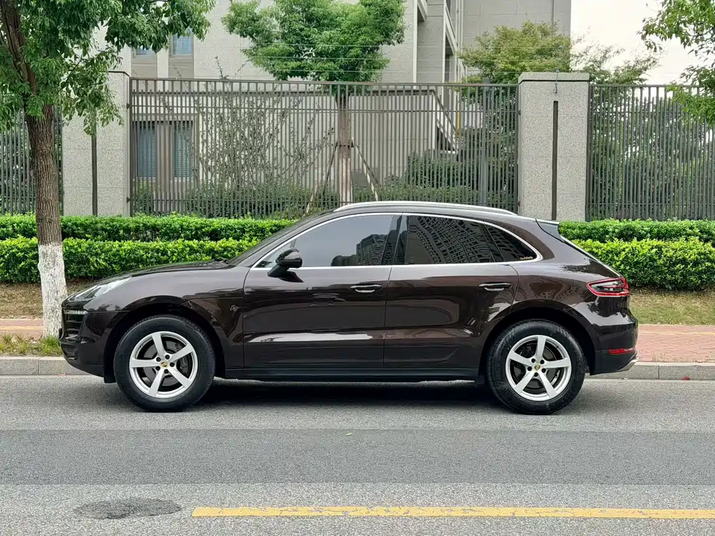 Porsche Macan — миниатюра 10