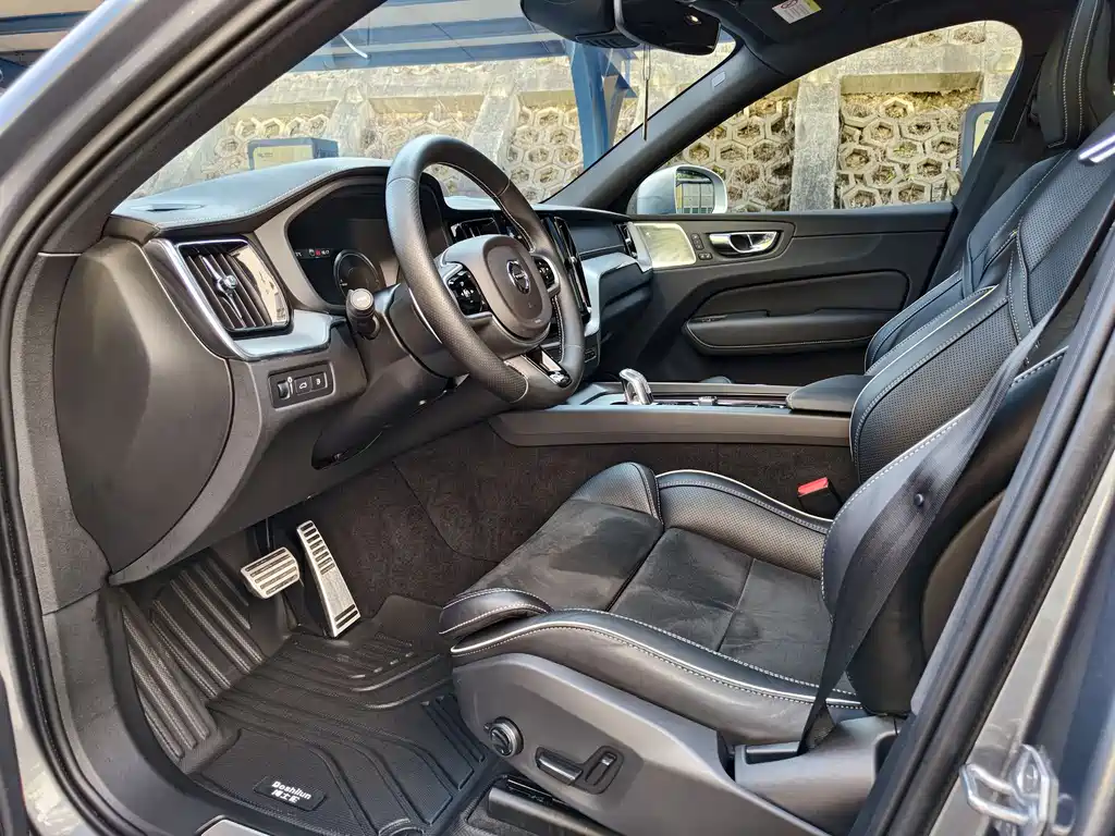 VOLVO XC60 PLUG IN HYBRID