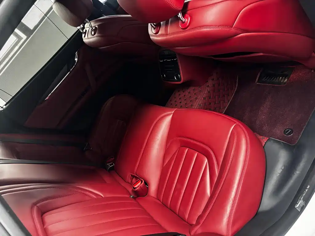 Maserati Quattroporte — миниатюра 12