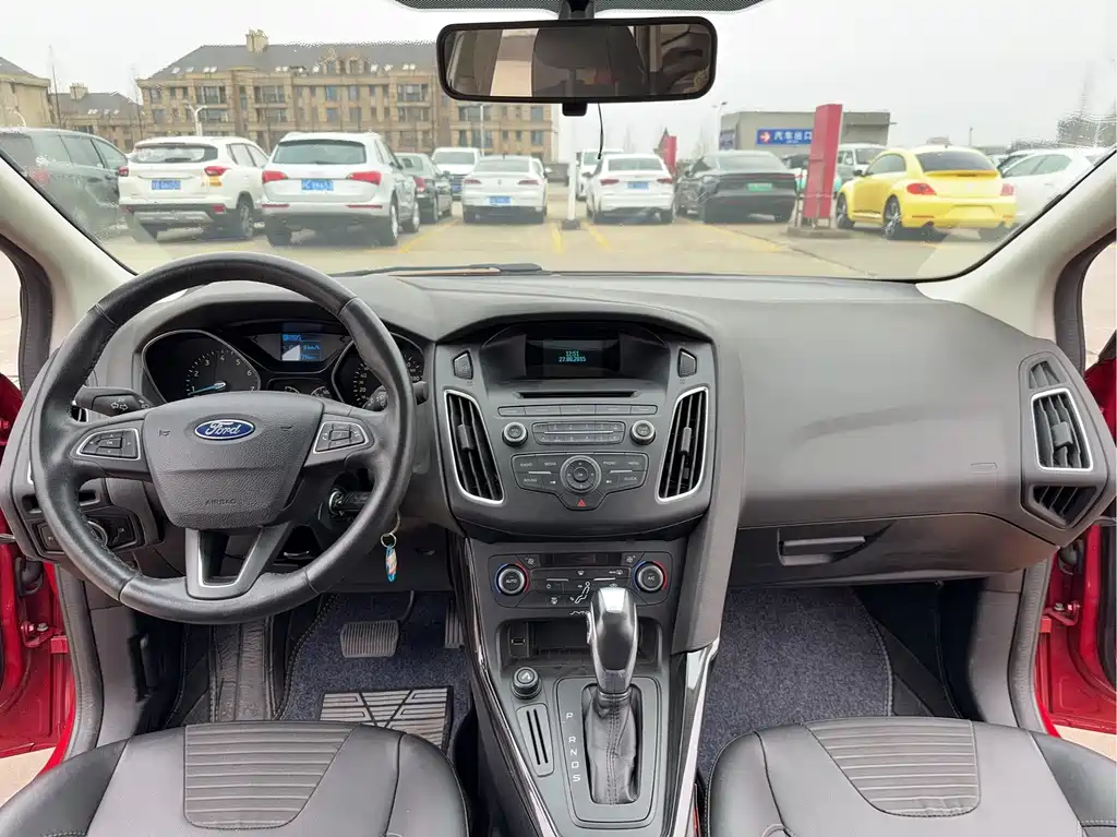 Ford Focus 2015 1.6L AT