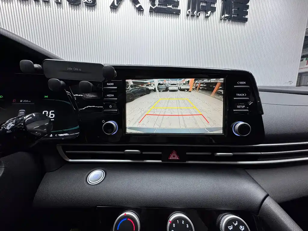 Hyundai Elantra — миниатюра 15