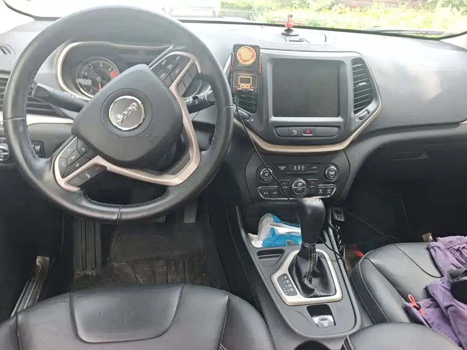 Jeep Cherokee — миниатюра 12