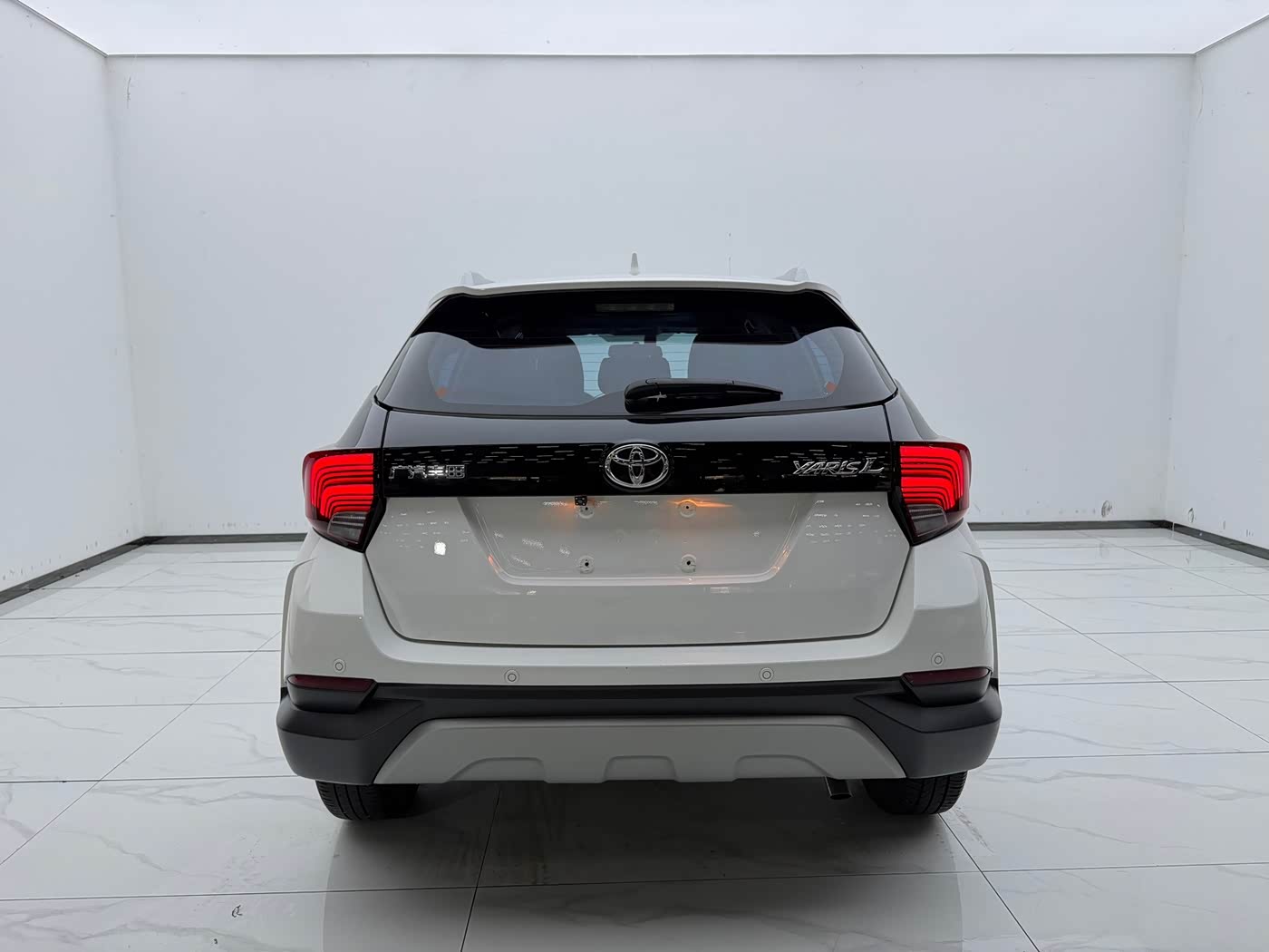 Toyota YARiS L Zhi Xuan 1.5 л 2022 г. Белый, пробег 27900 км